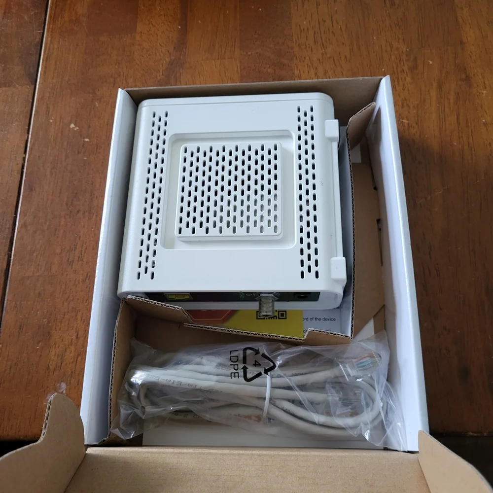 ARRIS SURFboard Cable Modem - Picture 3 of 3